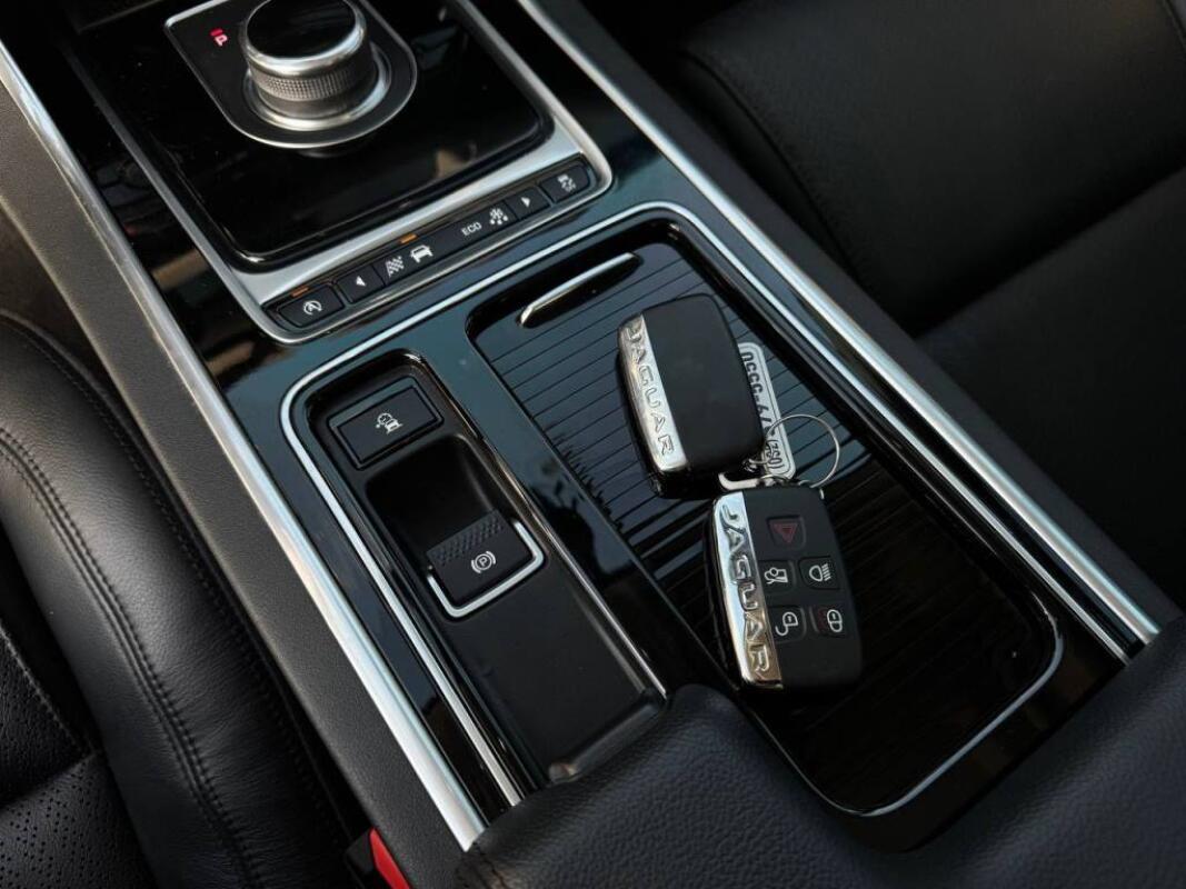 Jaguar XF (2016)