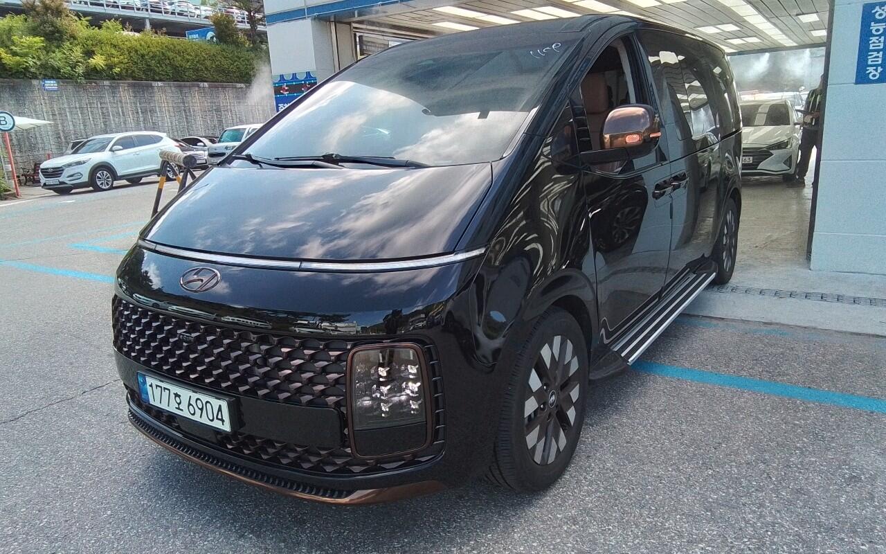 Hyundai Staria (2023)
