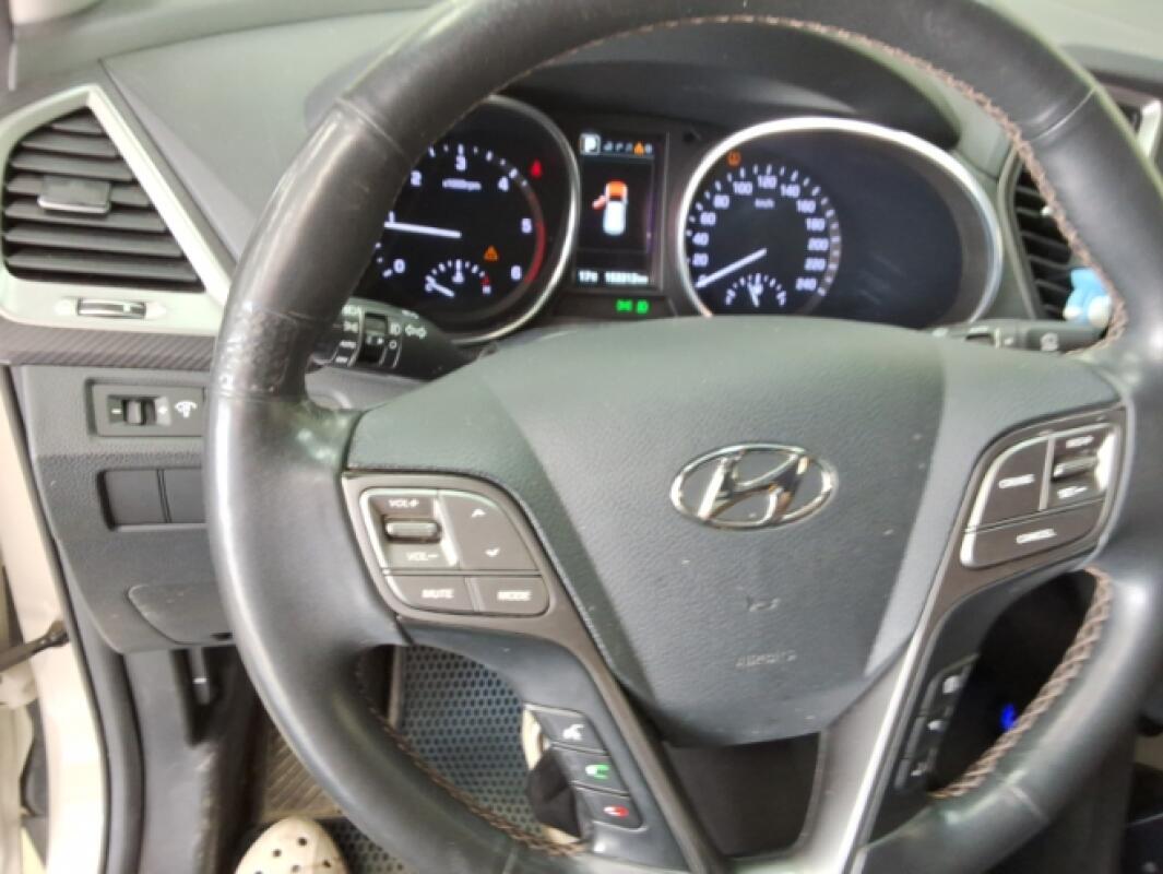 Hyundai SantaFe (2016)