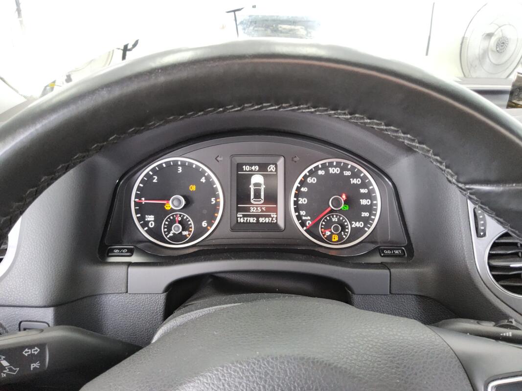 Volkswagen Tiguan (2015)
