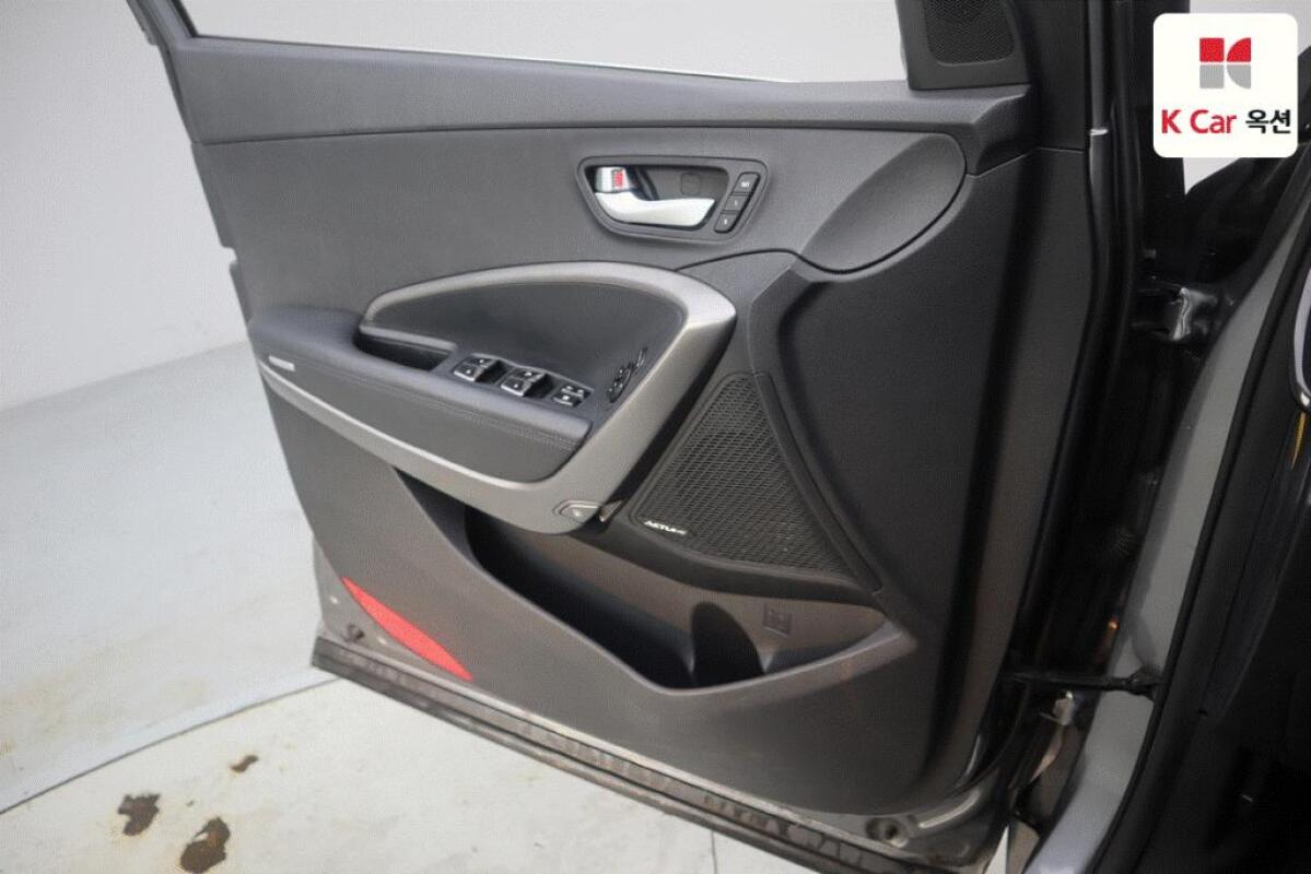 Hyundai SantaFe (2014) Hyundai SantaFe (2014)