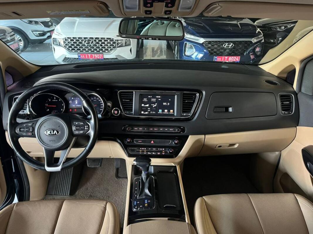 Kia Carnival (2017)