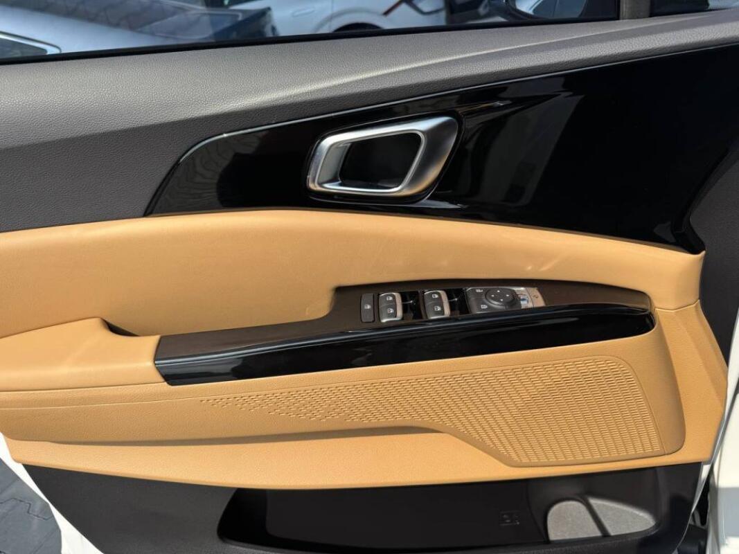 Kia Carnival (2021) Kia Carnival (2021)