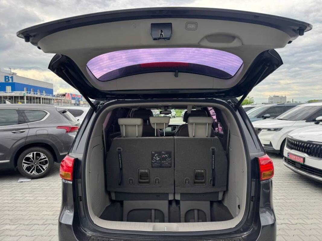 Kia Carnival (2016)