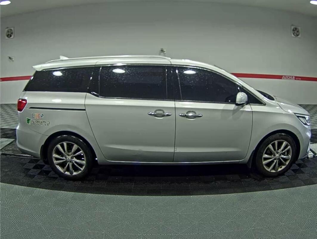 Kia Carnival (2019)