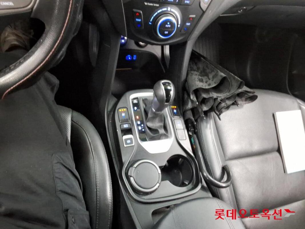 Hyundai SantaFe (2015)