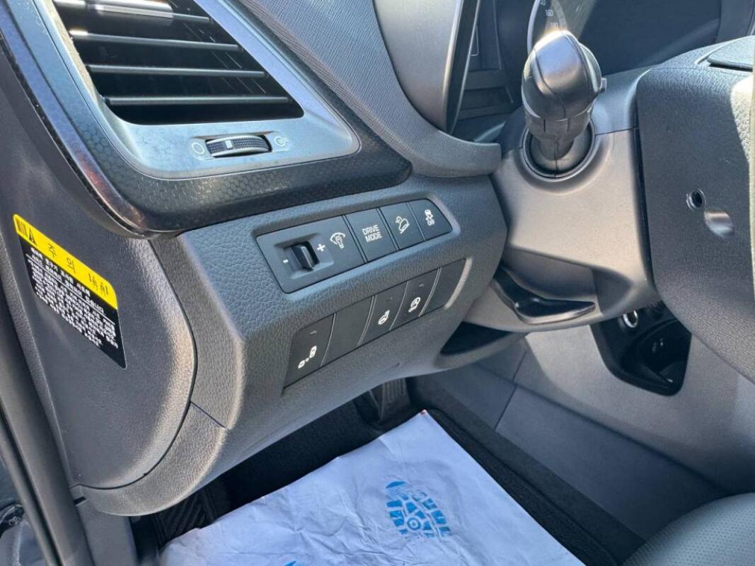 Hyundai SantaFe (2017) Hyundai SantaFe (2017)