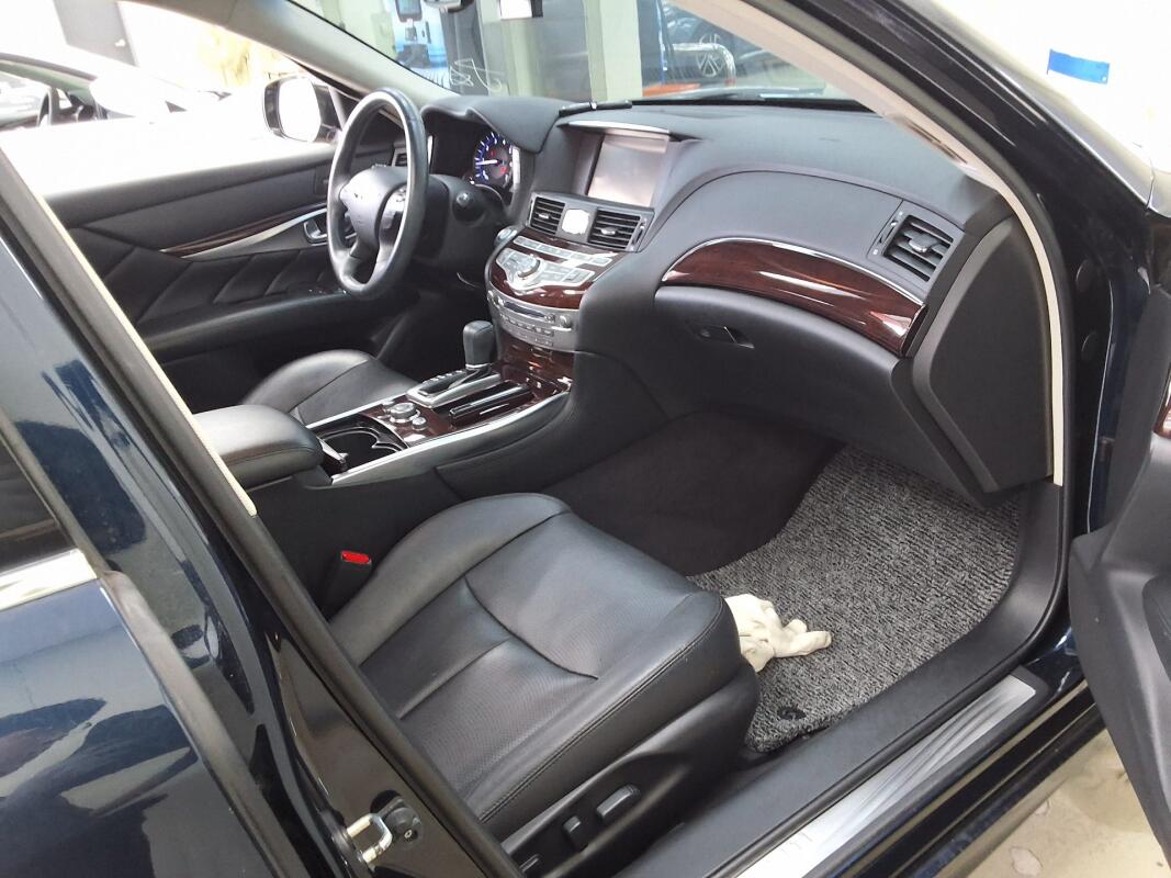 Infiniti Q70 (2015)