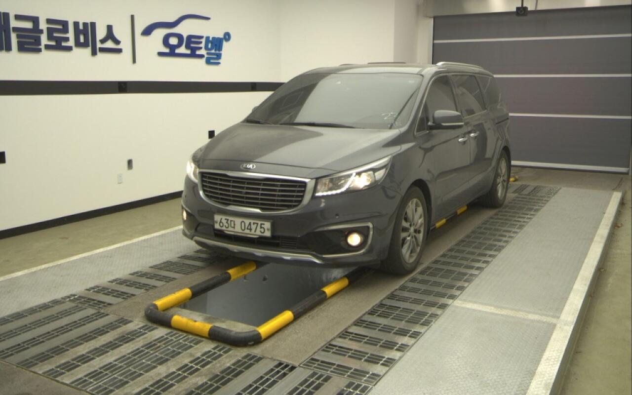 Kia Carnival (2016)