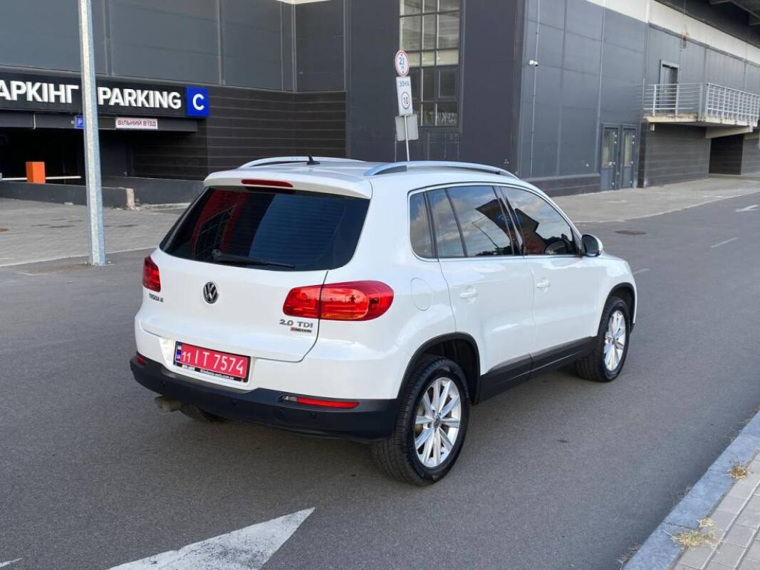 Volkswagen Tiguan (2015)