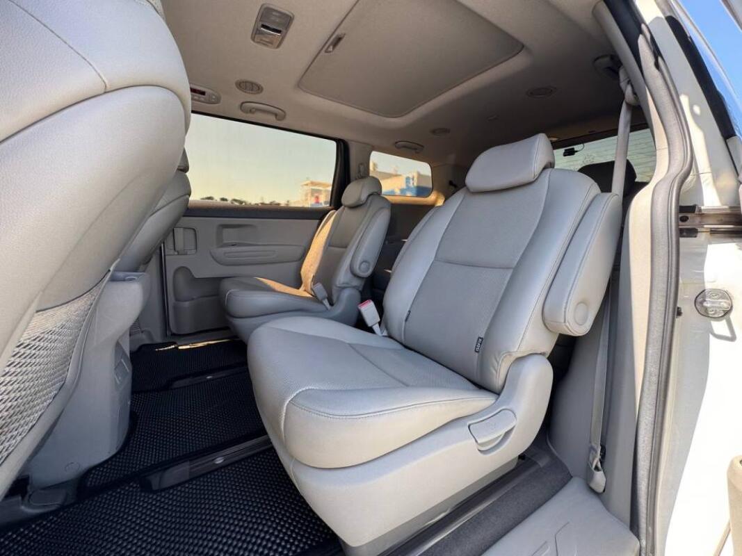 Kia Carnival (2014)