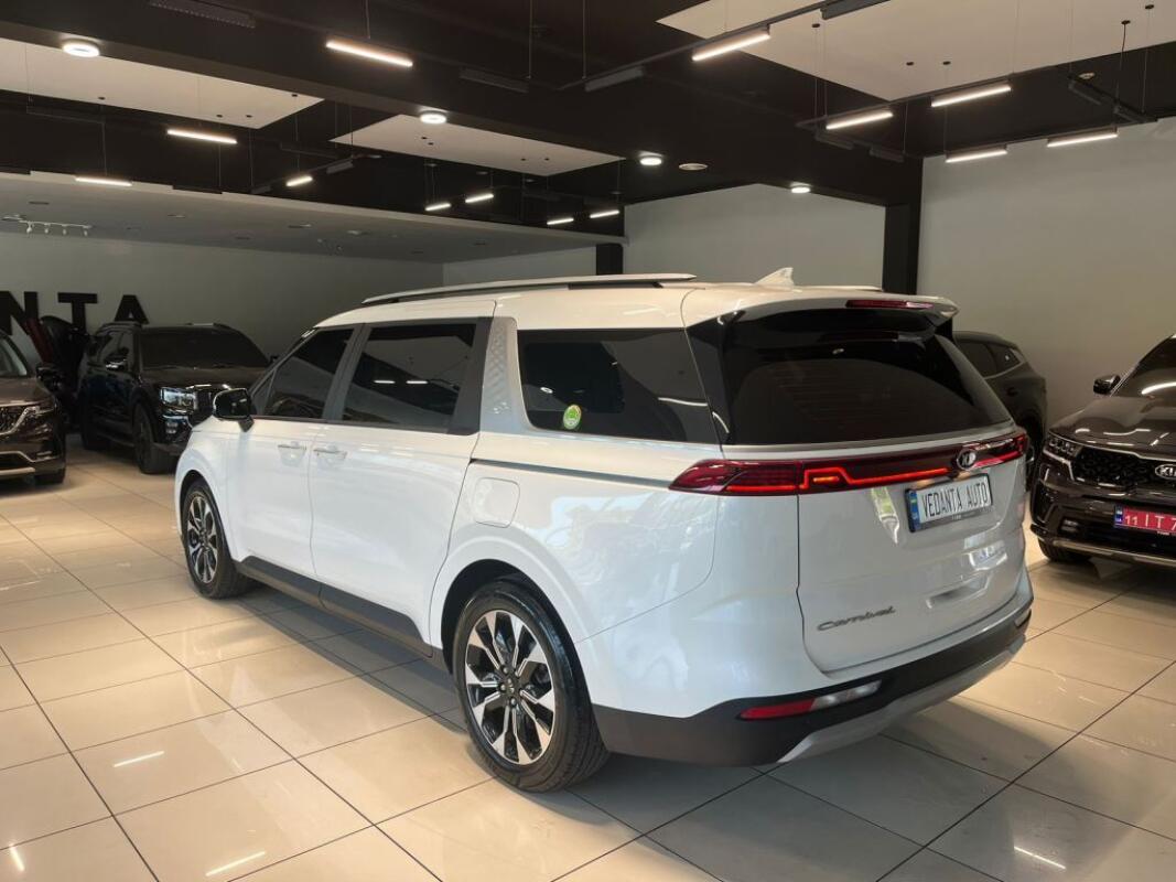 Kia Carnival (2021)