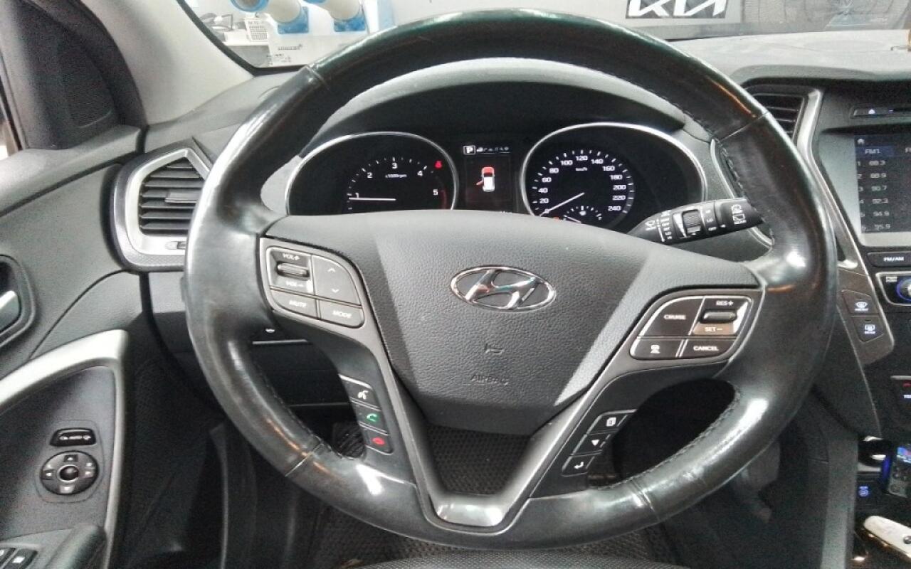 Hyundai SantaFe (2017) Hyundai SantaFe (2017)