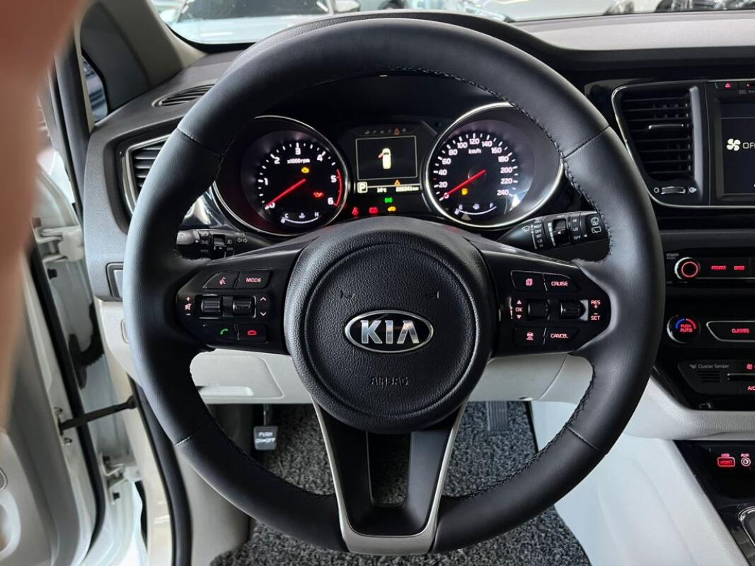 Kia Carnival (2016)