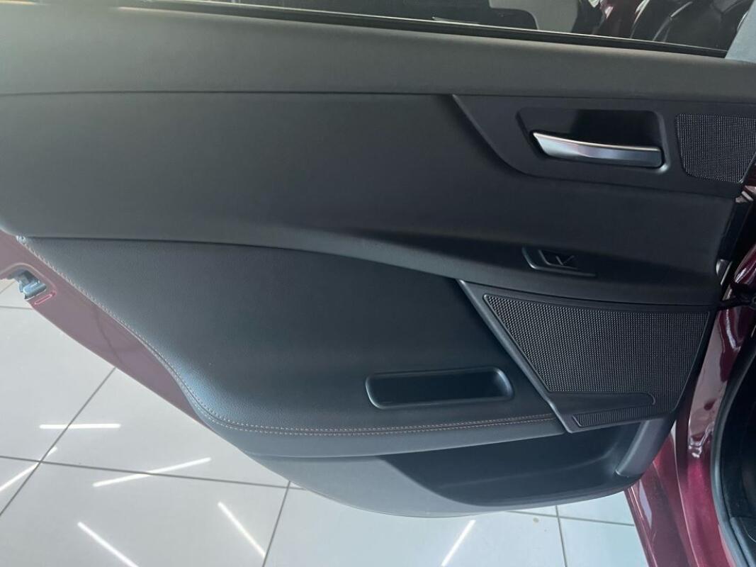 Jaguar XE (2016)