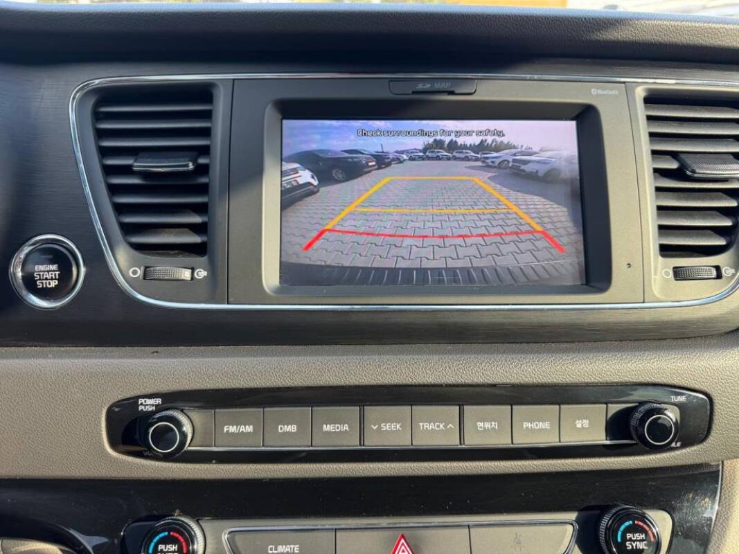 Kia Carnival (2016)