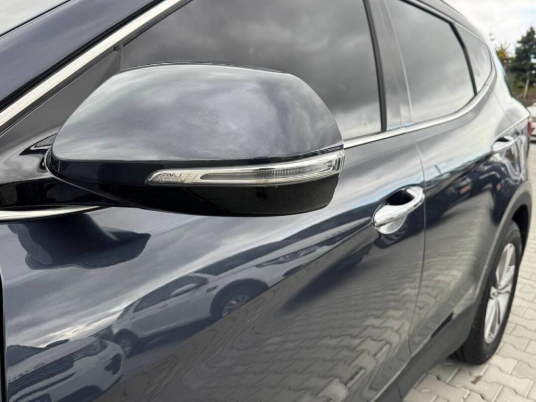 Hyundai SantaFe (2015) Hyundai SantaFe (2015)