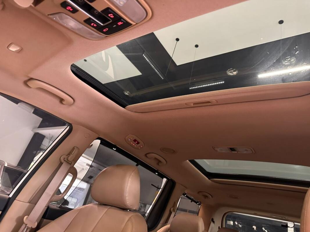 Kia Carnival (2015)