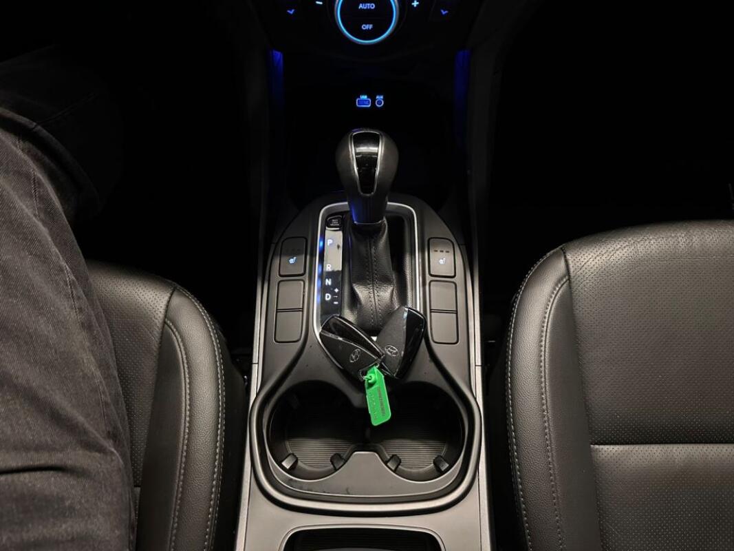 Hyundai SantaFe (2016) Hyundai SantaFe (2016)