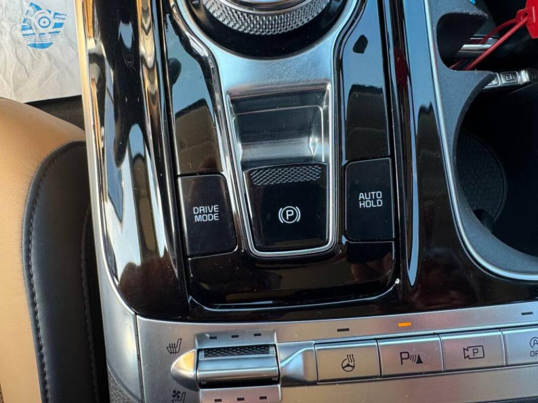Kia Carnival (2021) Kia Carnival (2021)