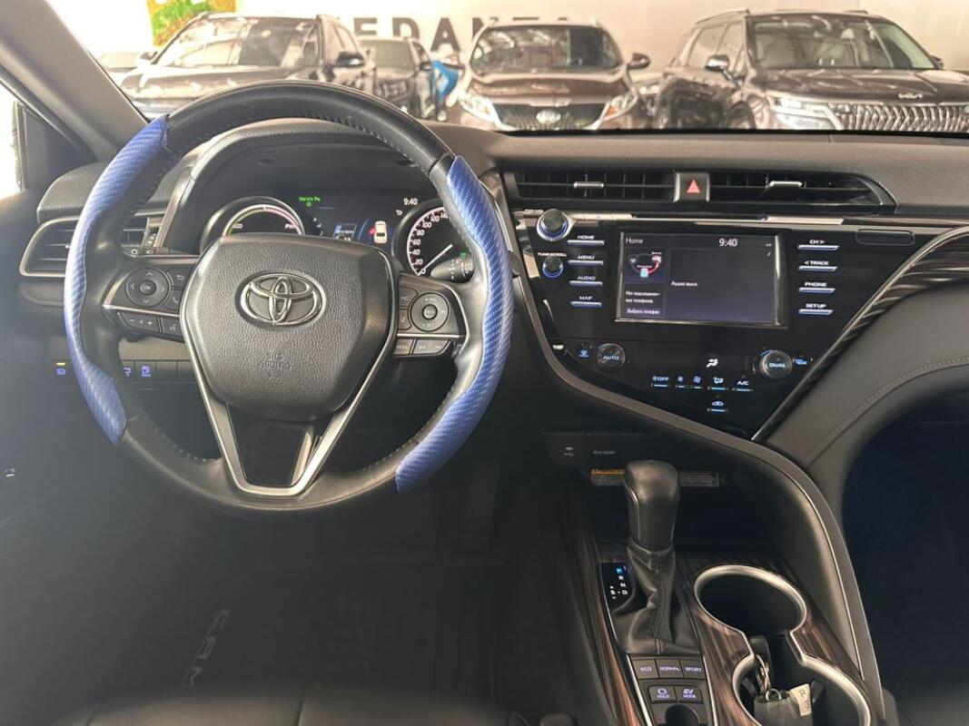 Toyota Camry (2020)