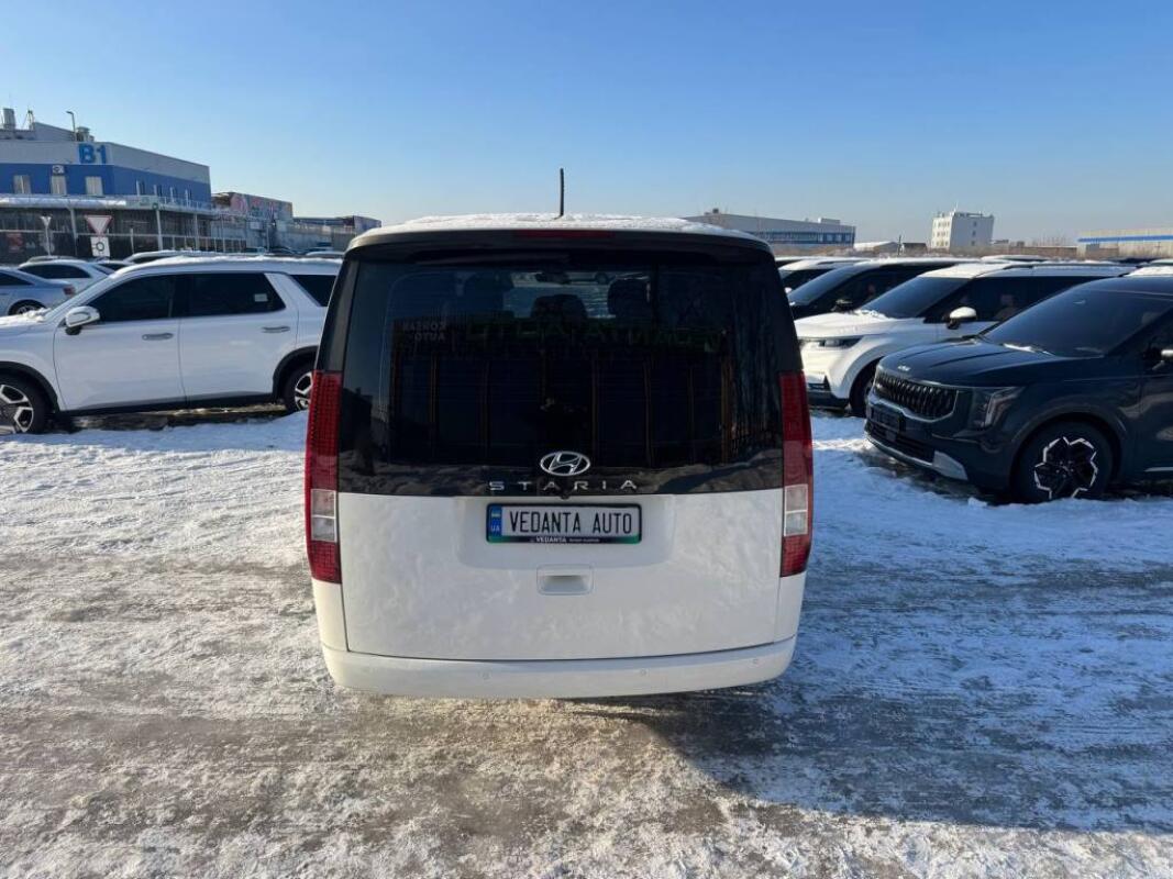 Hyundai Staria (2024)