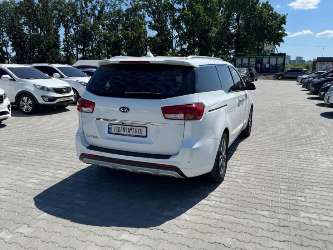 Kia Carnival (2014)