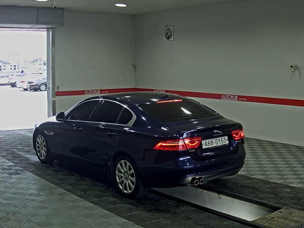 Jaguar XE (2015)
