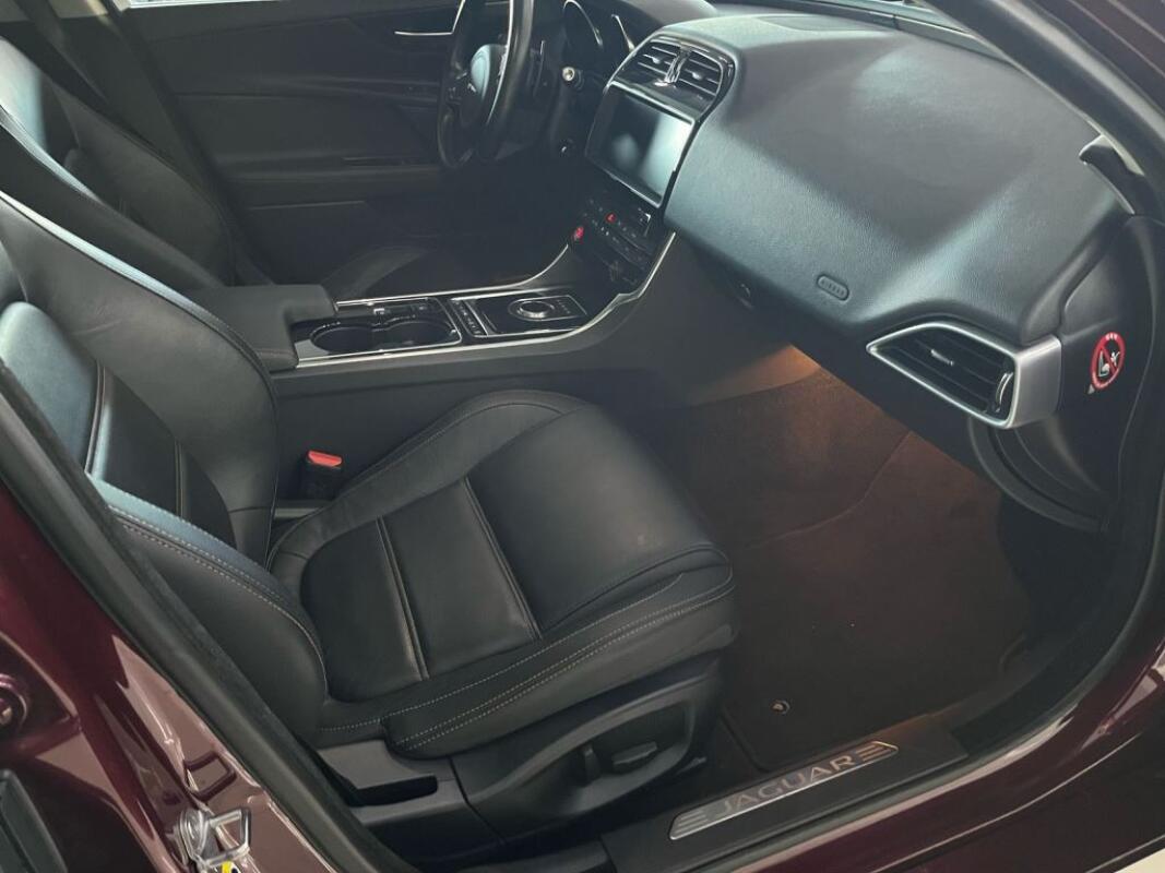 Jaguar XE (2016)