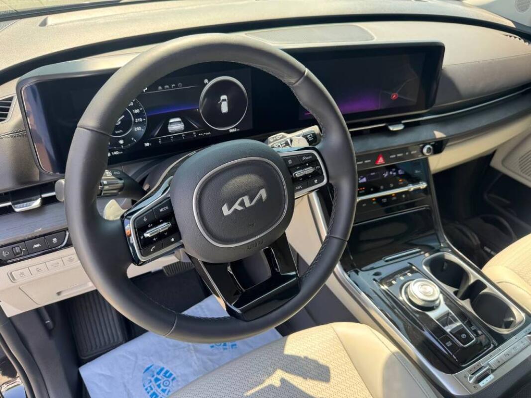 Kia Carnival (2023)