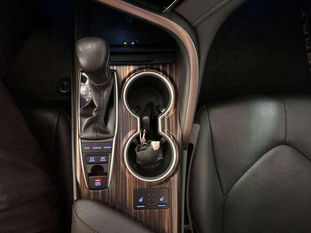 Toyota Camry (2020)