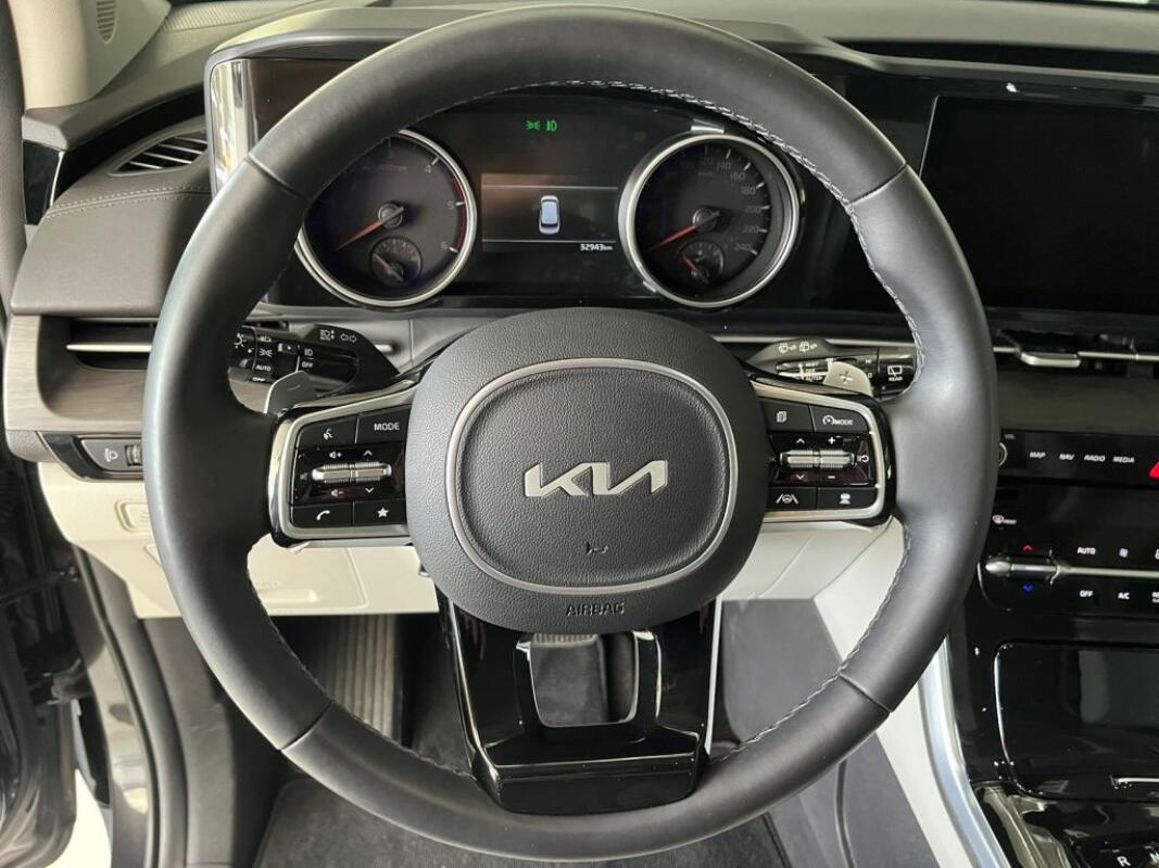 Kia Carnival (2023)