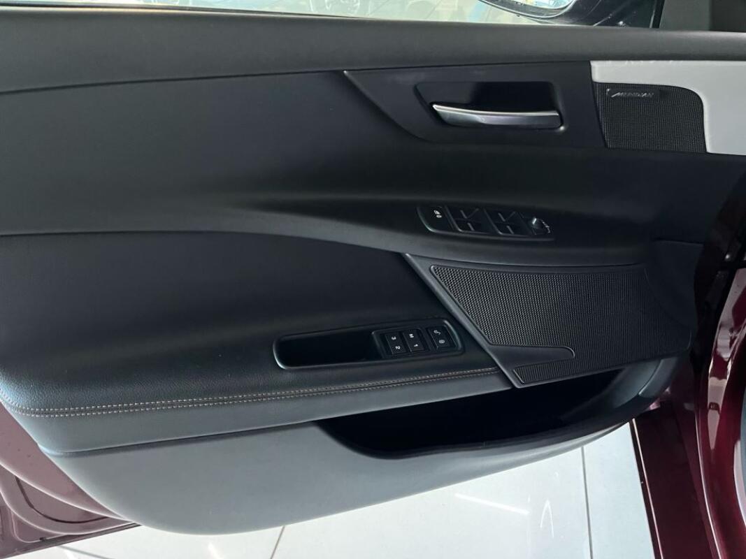 Jaguar XE (2016)