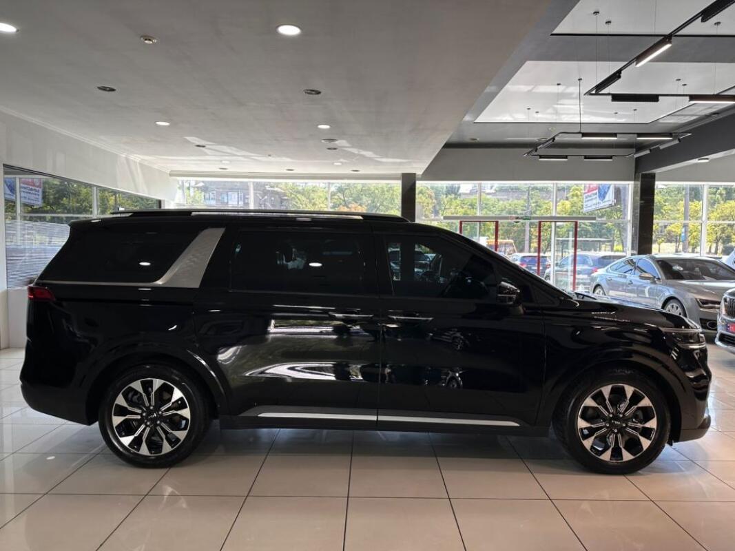 Kia Carnival (2022)