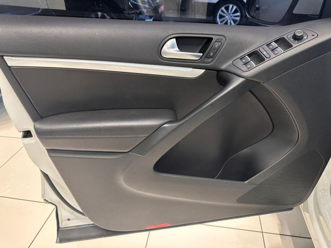 Volkswagen Tiguan (2015)