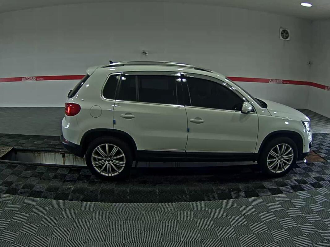 Volkswagen Tiguan (2015)