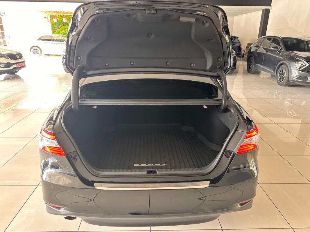 Toyota Camry (2020)