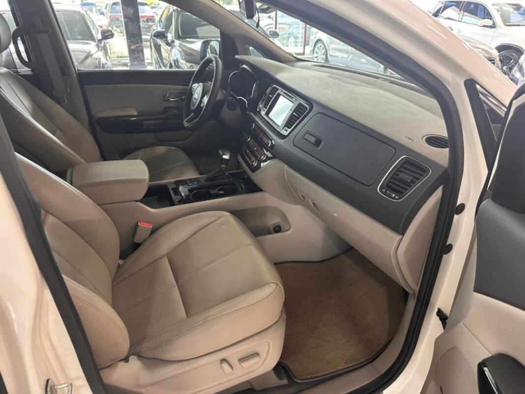 Kia Carnival (2016)