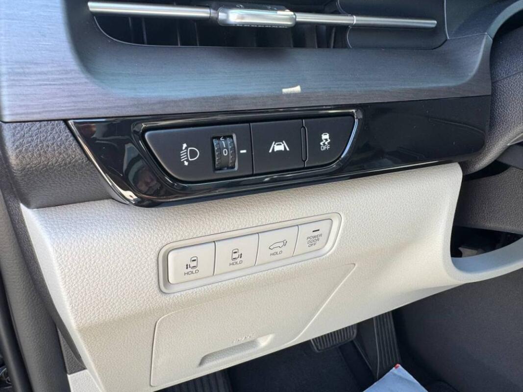 Kia Carnival (2023)