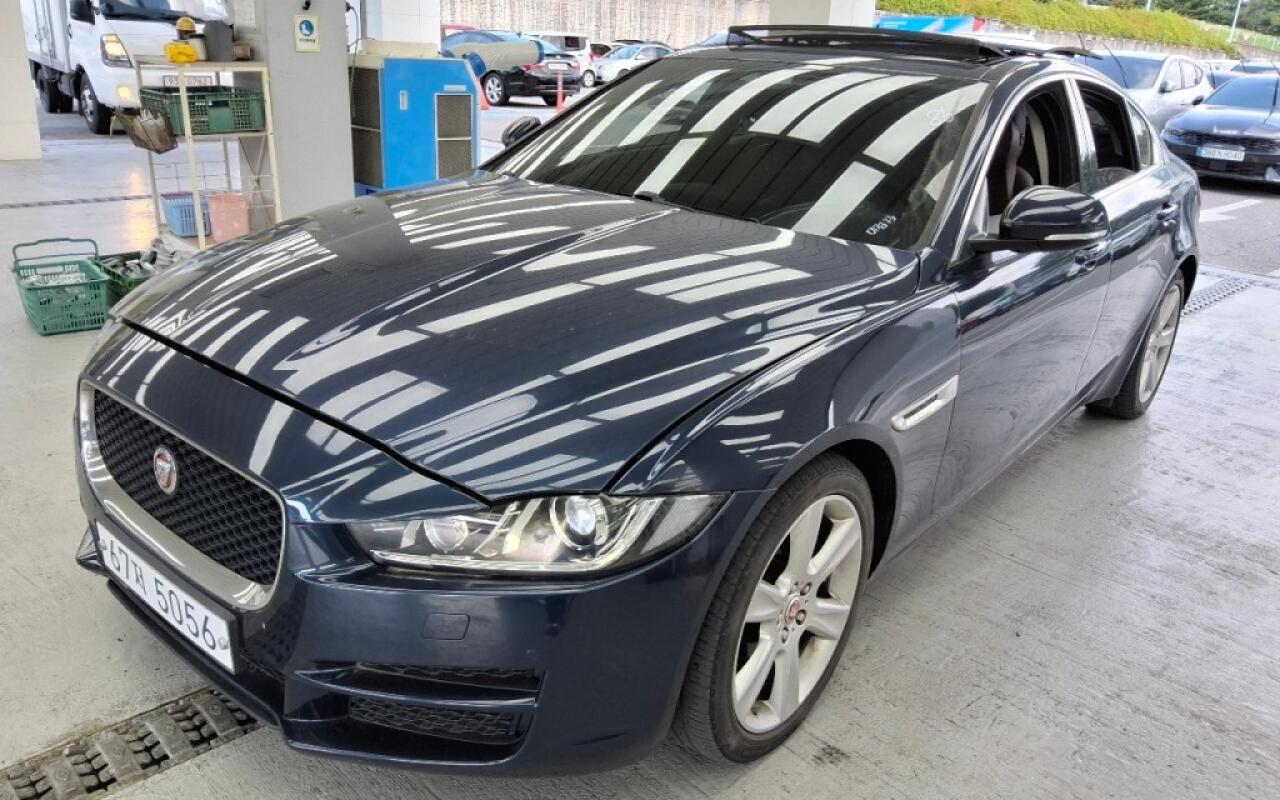 Jaguar XE (2017)