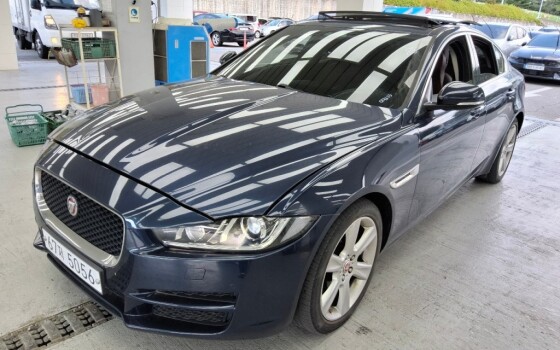 Jaguar XE (2017)