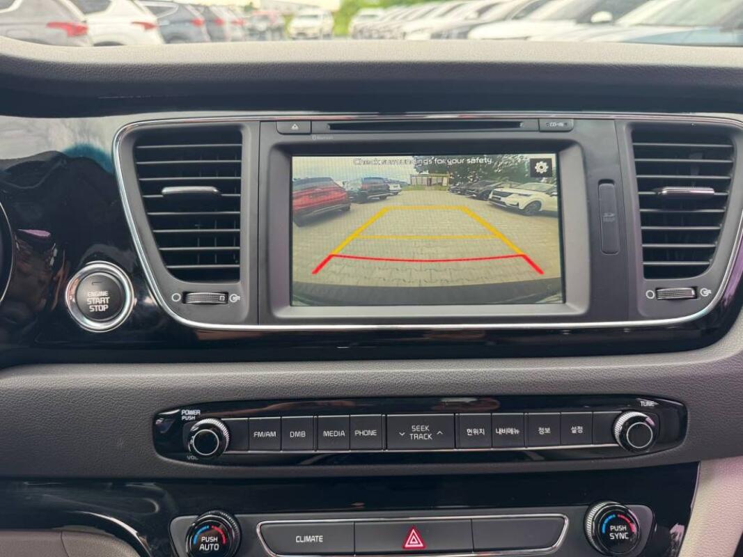 Kia Carnival (2016)