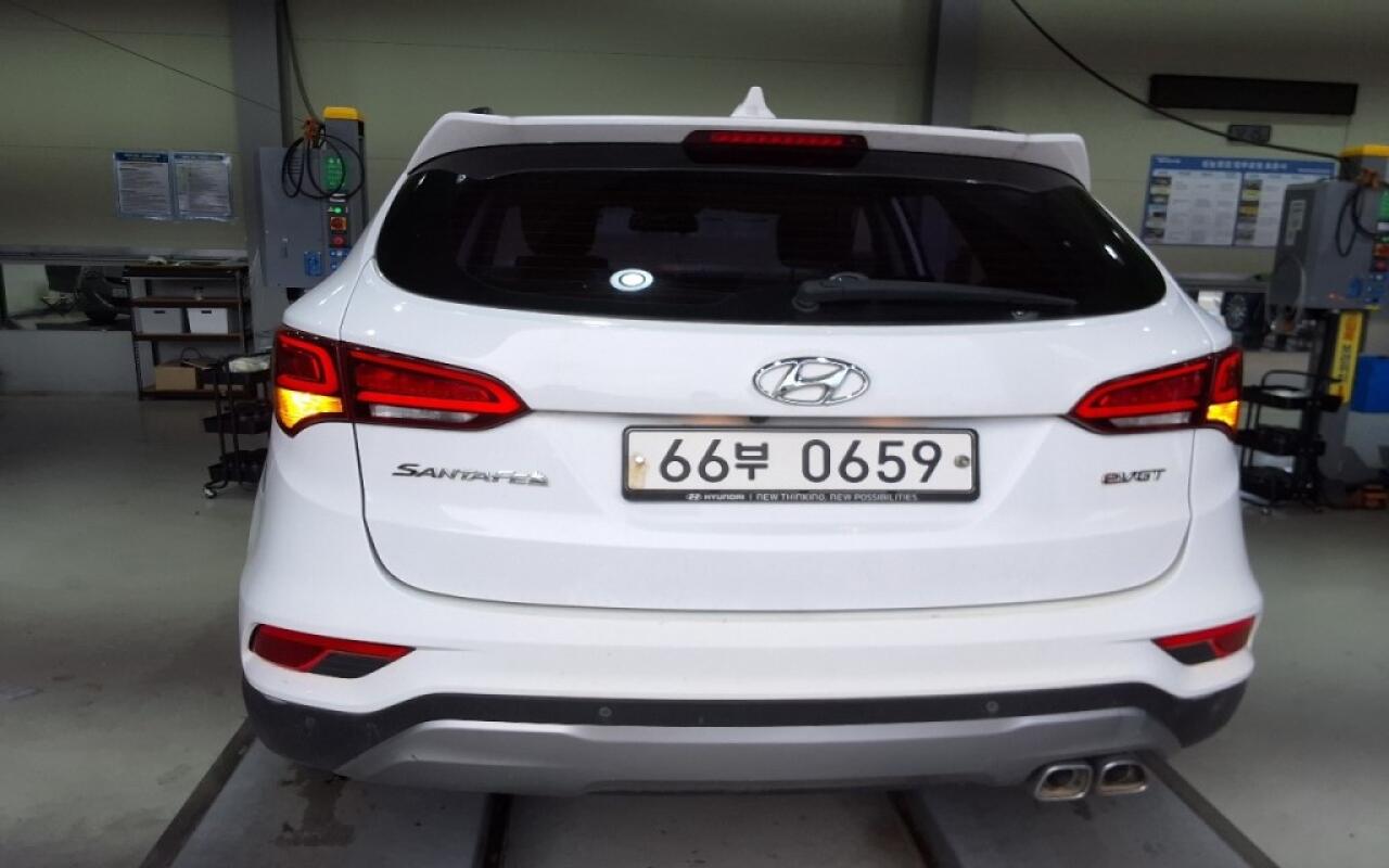 Hyundai SantaFe (2015) Hyundai SantaFe (2015)