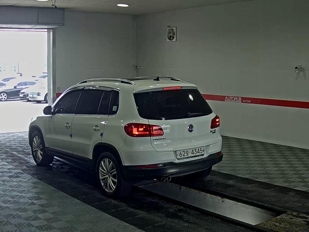Volkswagen Tiguan (2015)