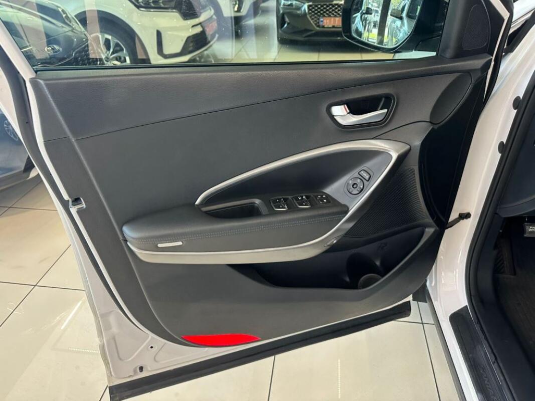 Hyundai SantaFe (2016)