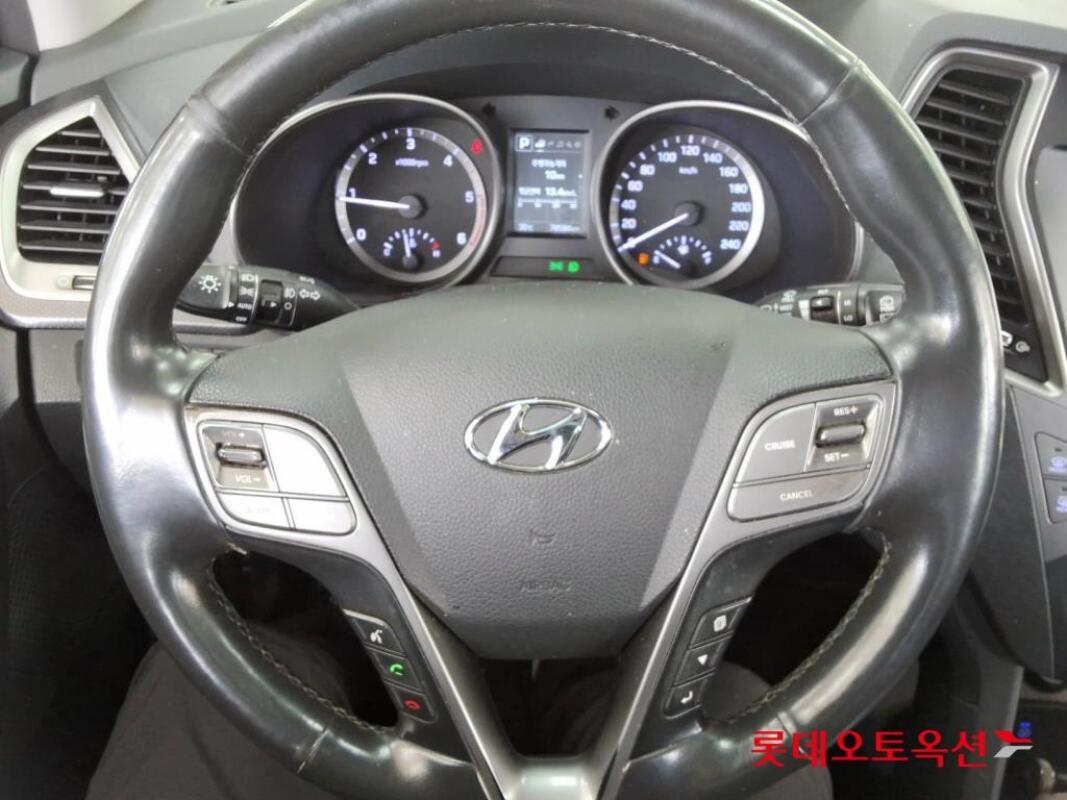 Hyundai SantaFe (2016)
