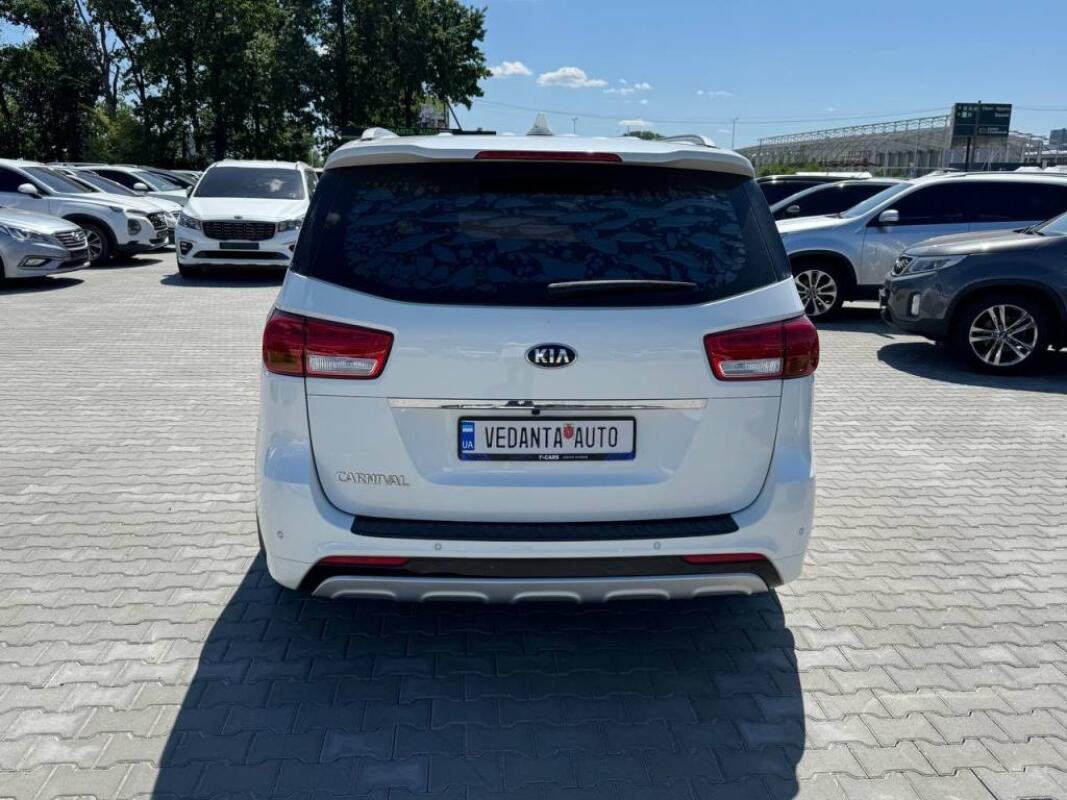 Kia Carnival (2014)