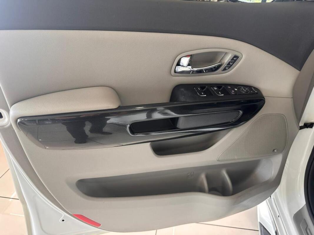 Kia Carnival (2016)