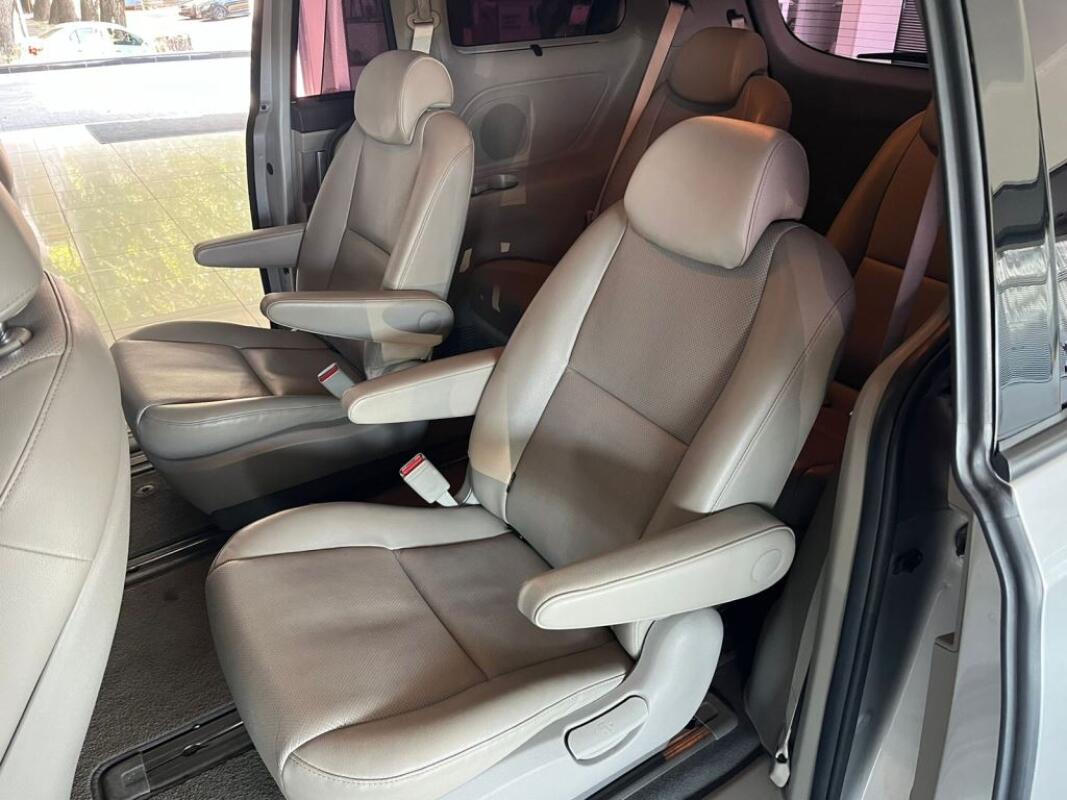 Kia Carnival (2016)
