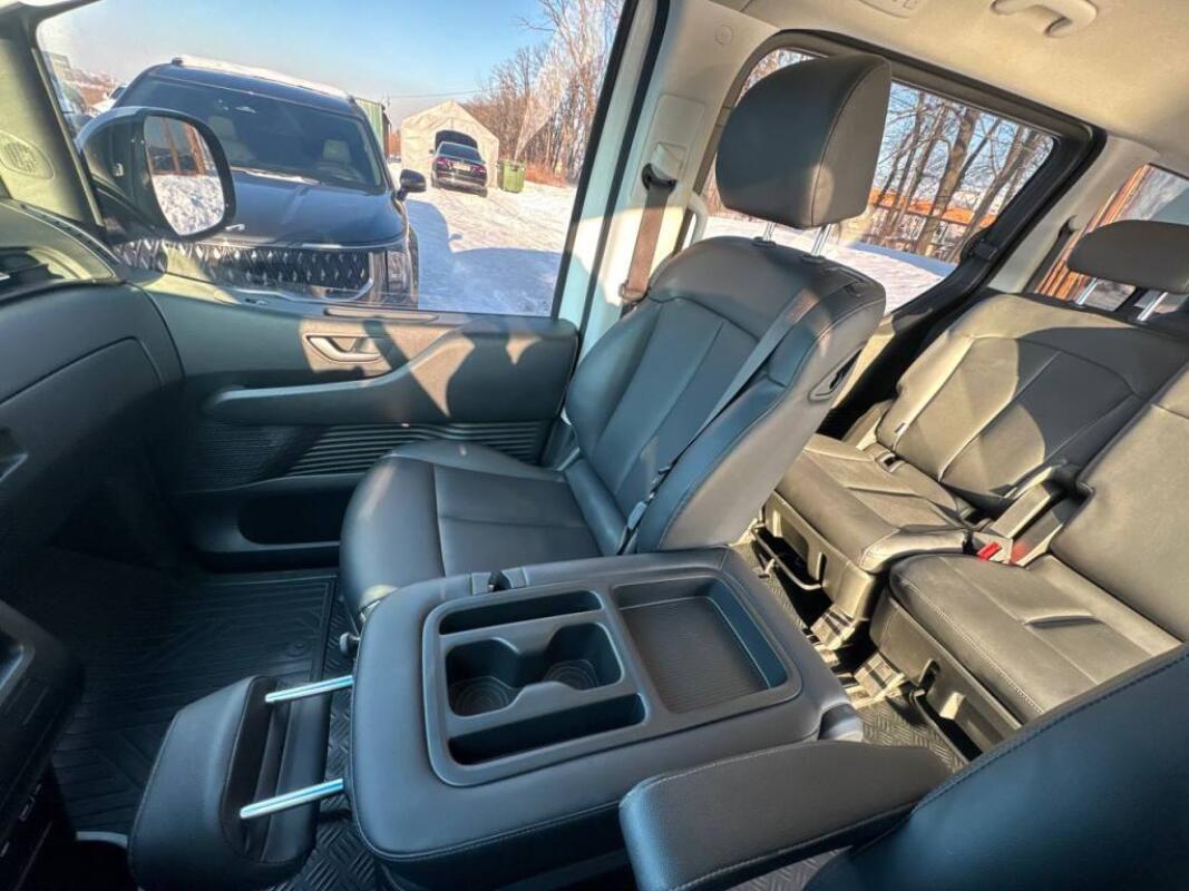 Hyundai Staria (2024)